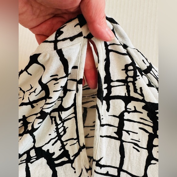 ASOS Woman’s Maternity Cold Shoulder White and Black Blouse size 8 - Picture 12 of 12